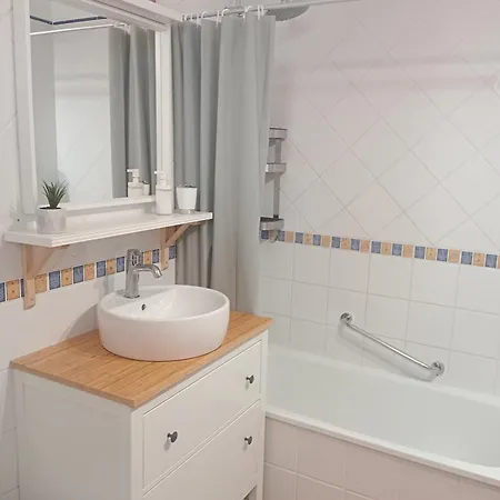 Greatly Located With Heated Pool, Cristianos