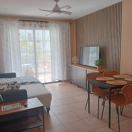 Greatly Located With Heated Pool, Cristianos Appartamento
