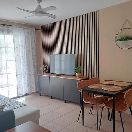 Greatly Located With Heated Pool, Cristianos