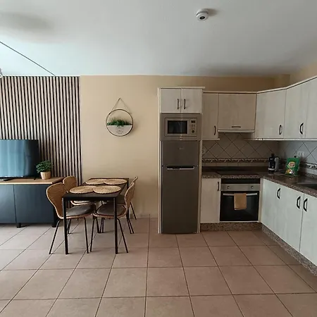 Greatly Located With Heated Pool, Cristianos 아파트