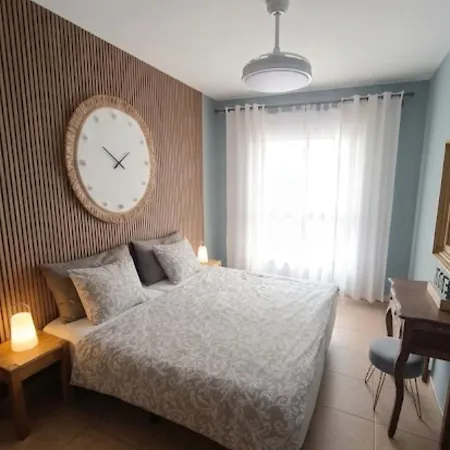 Greatly Located With Heated Pool, Cristianos Apartment *