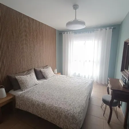 Apartment Greatly Located With Heated Pool, Cristianos Los Cristianos (Tenerife)