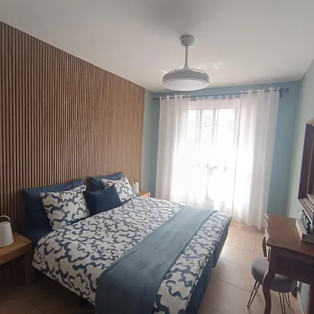 Greatly Located With Heated Pool, Cristianos Apartment *