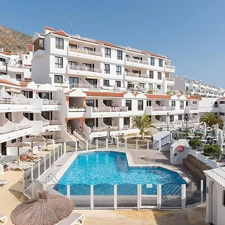 Greatly Located With Heated Pool, Cristianos Apartment *